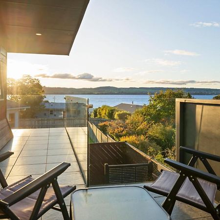 Taupo Escape - Rainbow Point Holiday Home ภายนอก รูปภาพ
