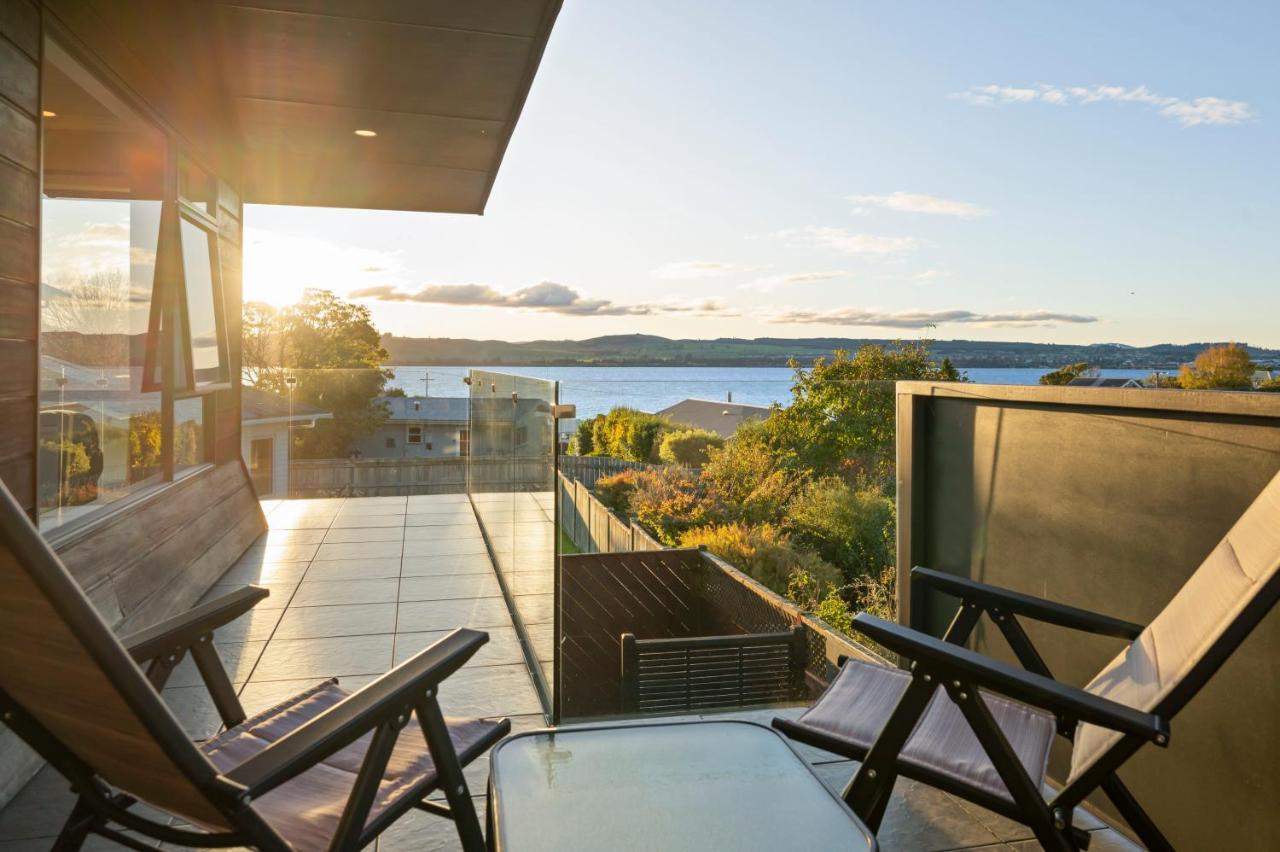Taupo Escape - Rainbow Point Holiday Home ภายนอก รูปภาพ