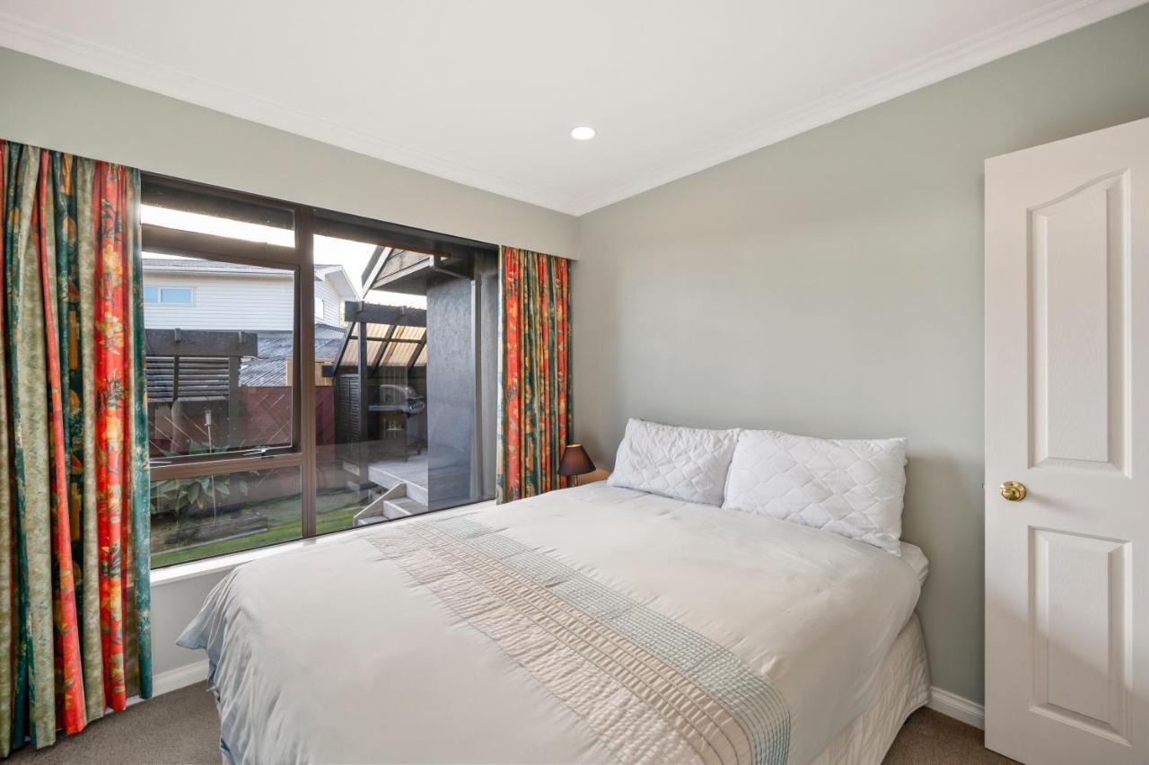 Taupo Escape - Rainbow Point Holiday Home ภายนอก รูปภาพ