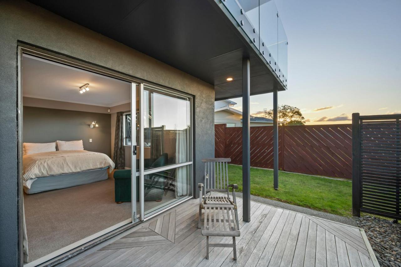 Taupo Escape - Rainbow Point Holiday Home ภายนอก รูปภาพ