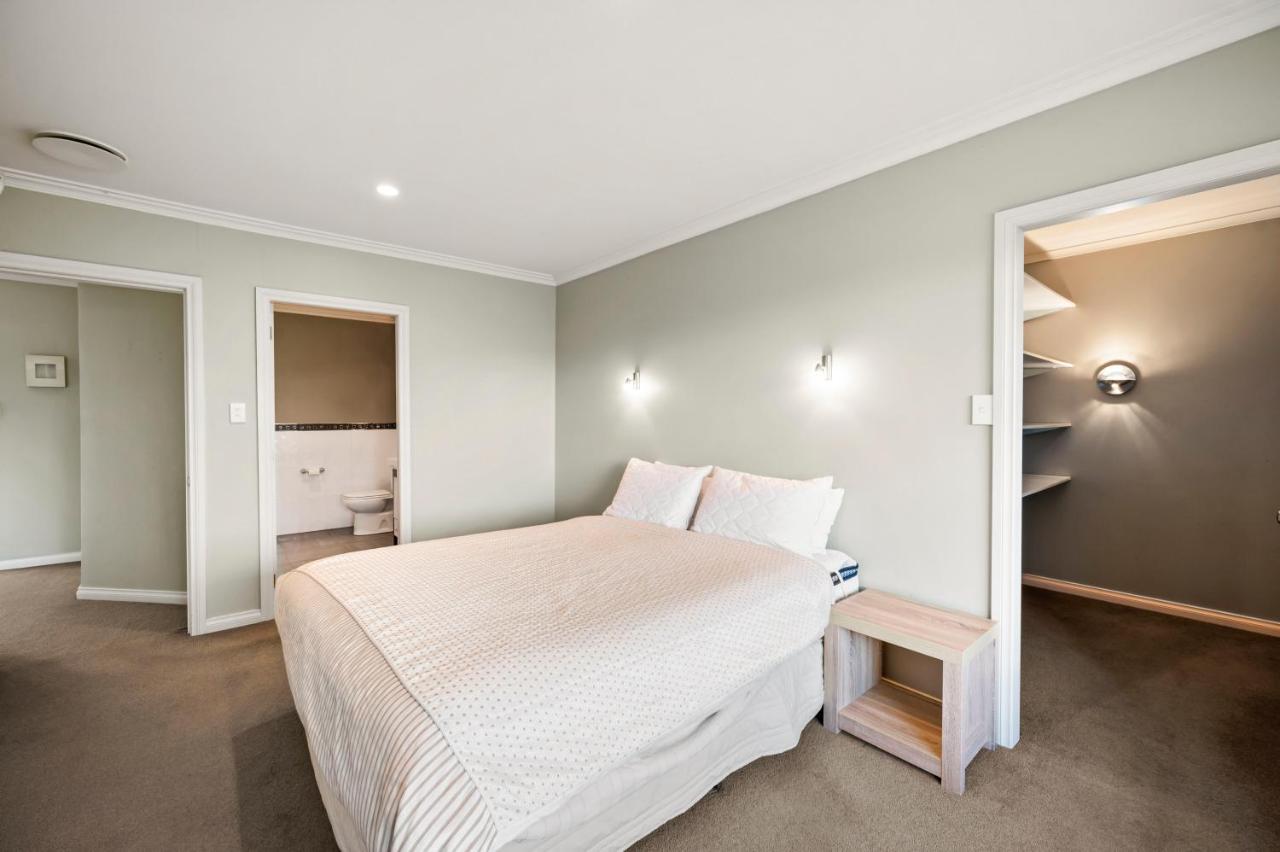 Taupo Escape - Rainbow Point Holiday Home ภายนอก รูปภาพ