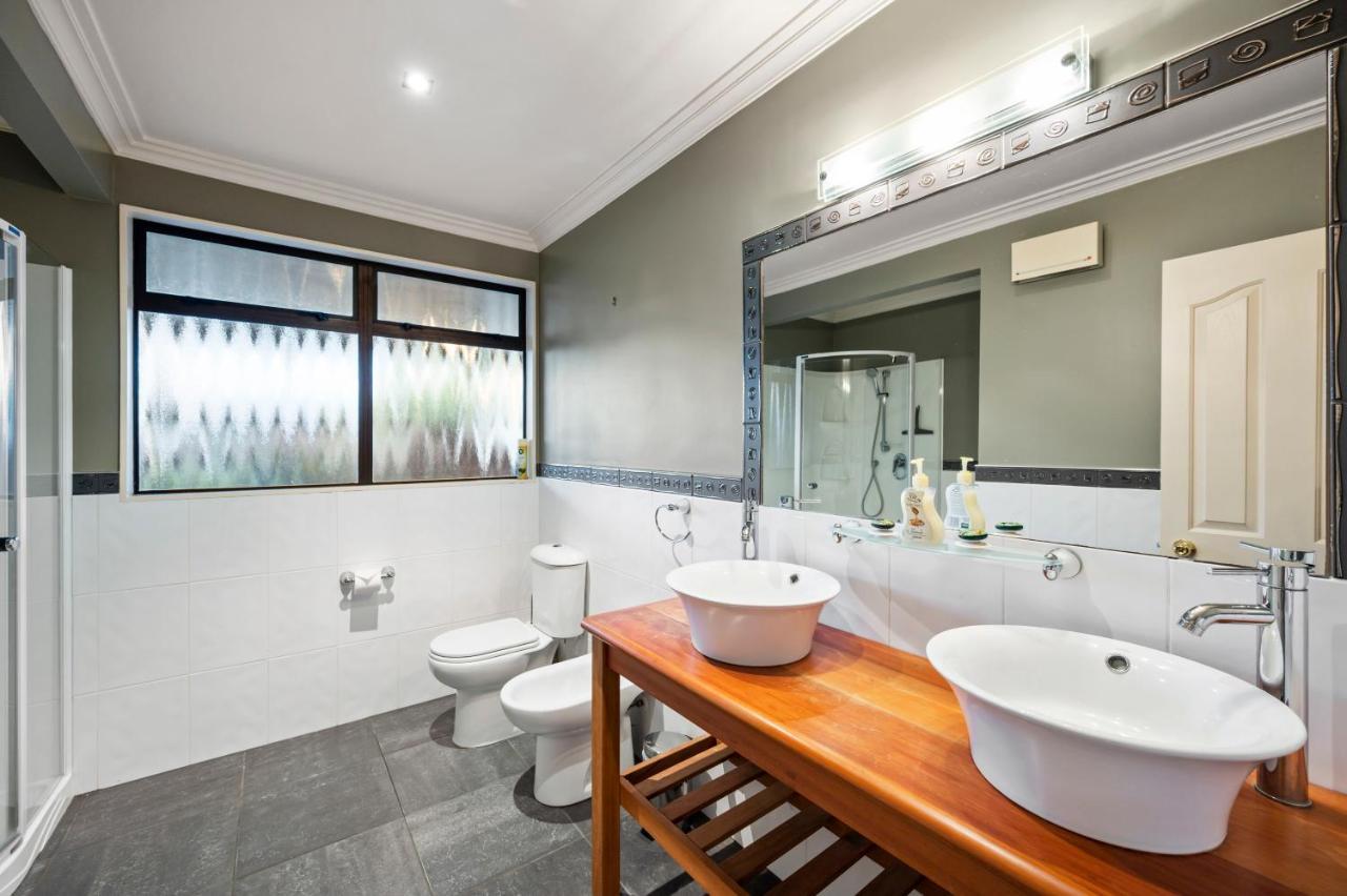 Taupo Escape - Rainbow Point Holiday Home ภายนอก รูปภาพ